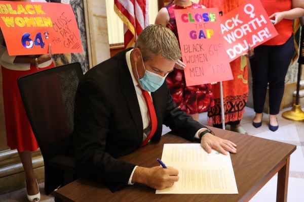 Bello orders equal-pay compliance for all county contracts