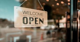 open sign in a storefront window (Photo by Depositphotos)