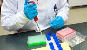 RIT students can more easily pursue an advanced degree in pharmacy or pharmaceutical sciences at UB thanks to a new agreement between the two universities. (Photo credit: RIT)